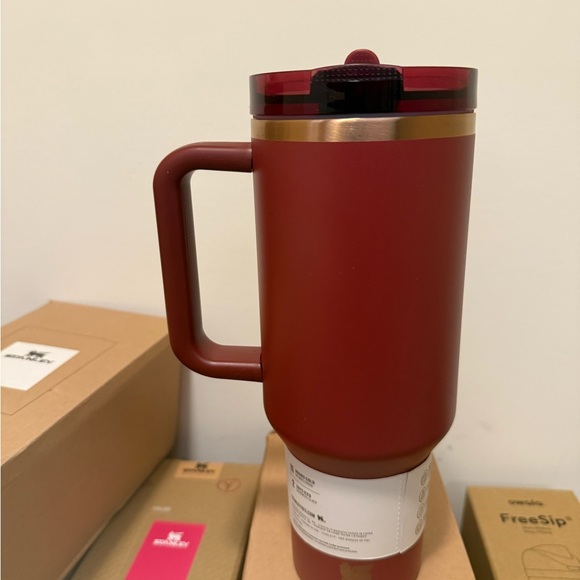 Stanley Matte Red Quencher Tumbler 40oz - Picture 2 of 4